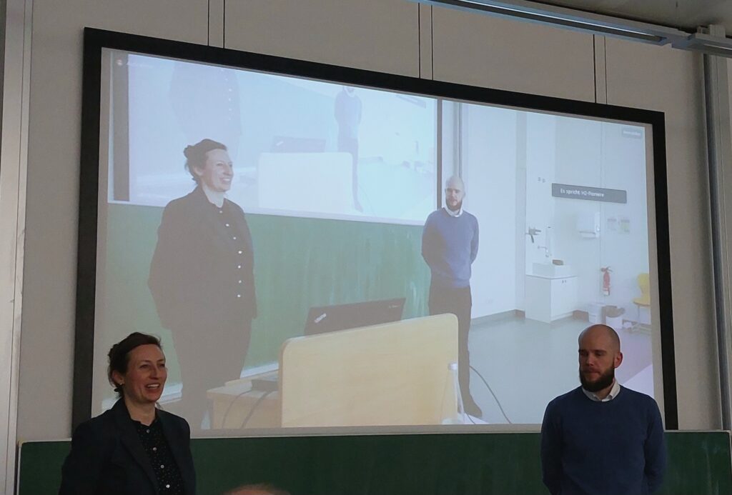 Lea Becker vom baden-württembergischen Umweltministerium und H2-Wandel-Geschäftsführer Michael Bächler stellten sich im Anschluss ihrer Vorträge den Fragen der Zuhörer. Foto: H2-Wandel