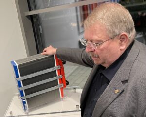 Dr. Ludwig Jörissen erläuterte den Stand der Batterie- und Brennstoffzellenforschung am ZSW in Ulm. Foto: Walter A- Böttcher