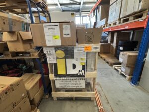 Die neue Wärmepumpe wartet auf ihren Einbau. Foto: Karen Emler/H2-Wandel