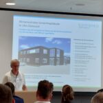 Norbert Unterharnscheidt hält einen Vortrag über sein Pionierprojekt. Foto: Karen Emler/H2-Wandel